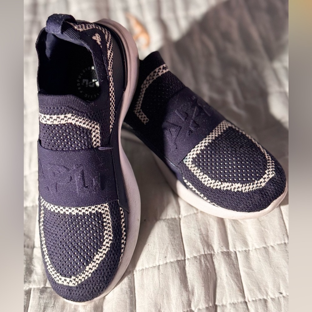 APL Women’s Navy Blue Athletic Shoes size 7